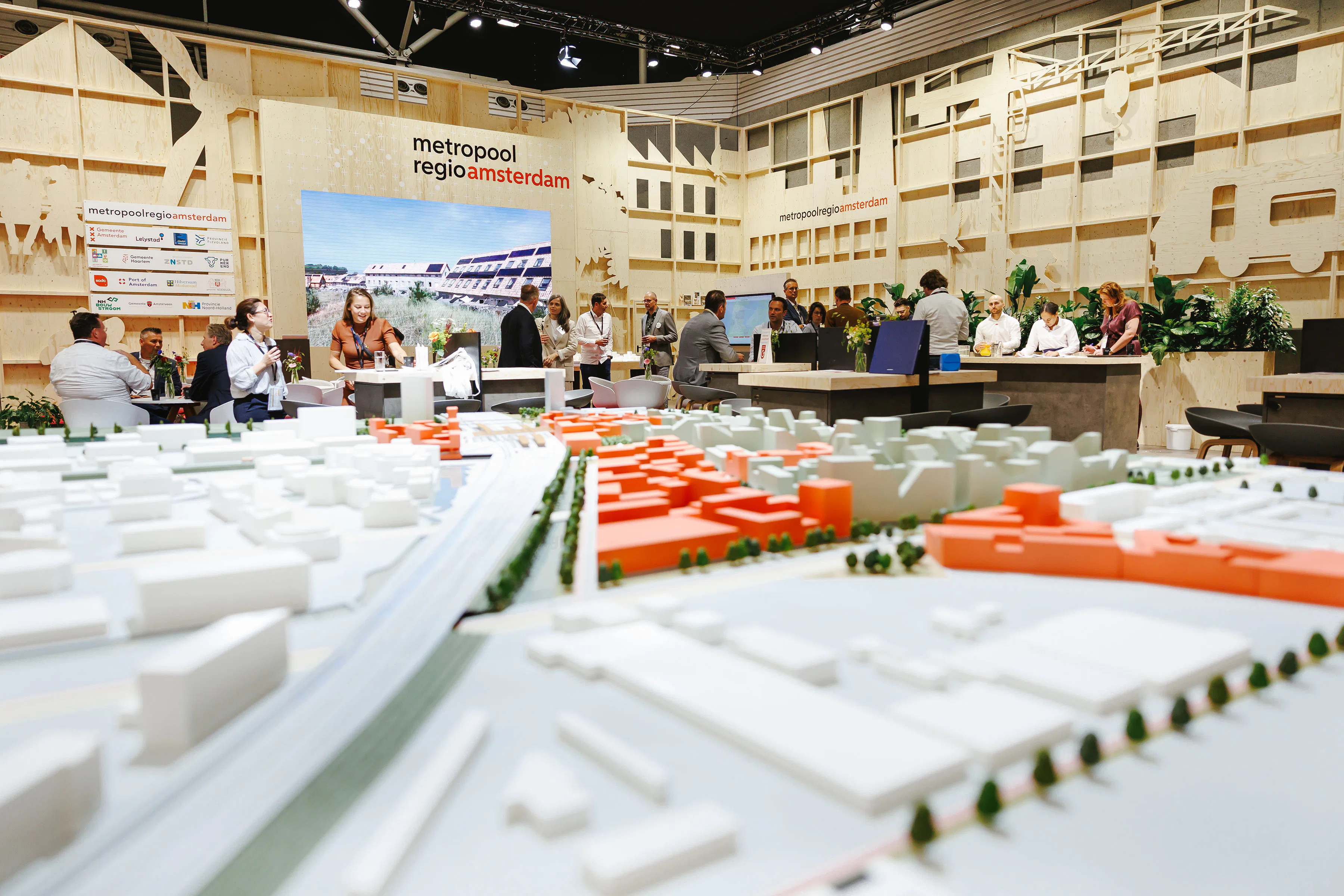 PROVADA verwelkomt nieuwe gemeentebesturen op de beurs